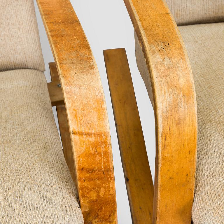 Alvar Aalto, Fåtöljer, 2 st, modell A35 och A36 O.Y. Huonekalu- ja Rakennustyötehdas A.B. 1940/1950-tal.