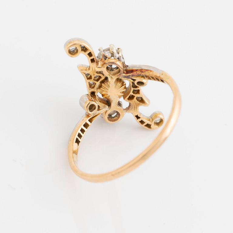 Ring guld och platina med en pärla och rosenslipade diamanter.