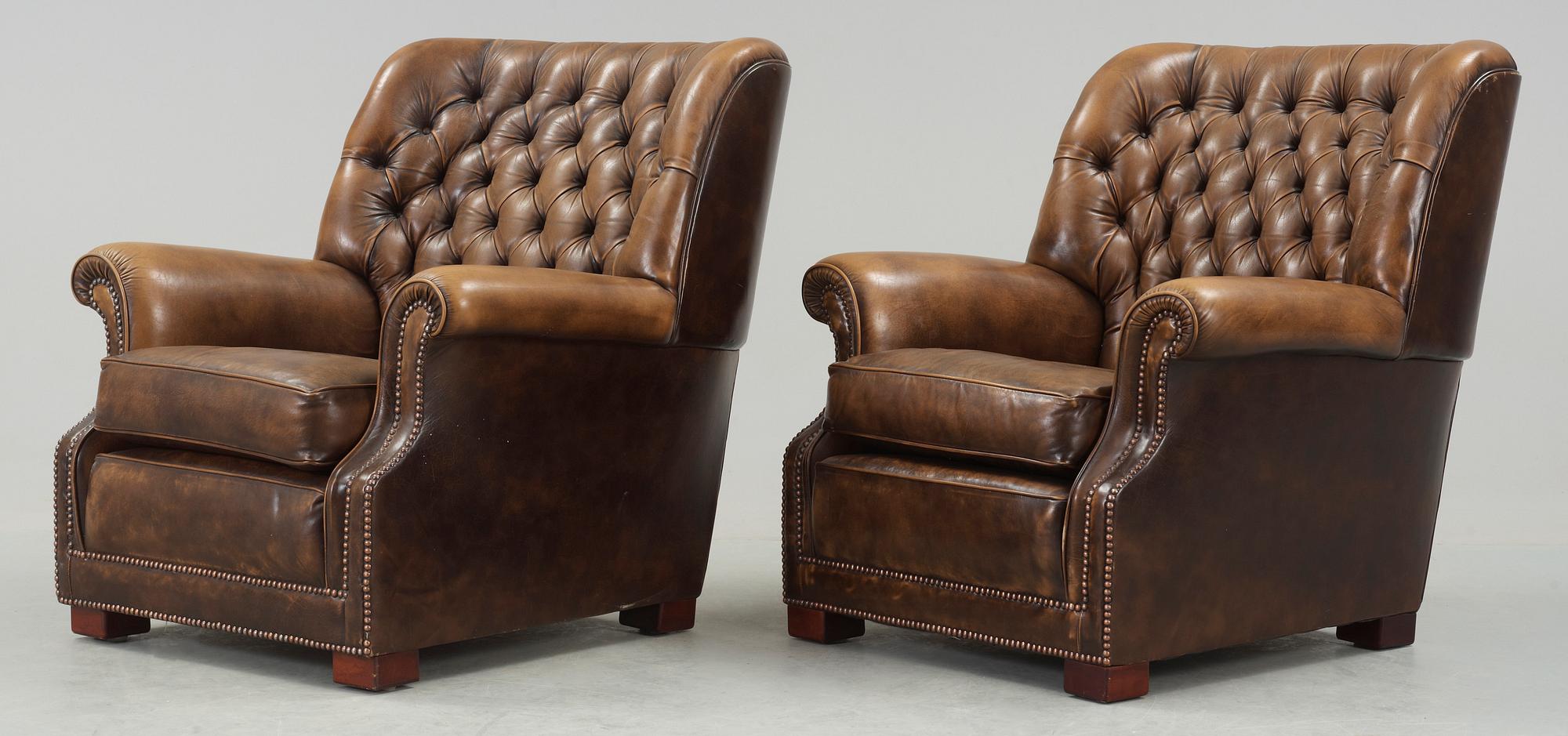 FÅTÖLJER, ett par, chesterfield-modell, 1900-talets andra hälft.