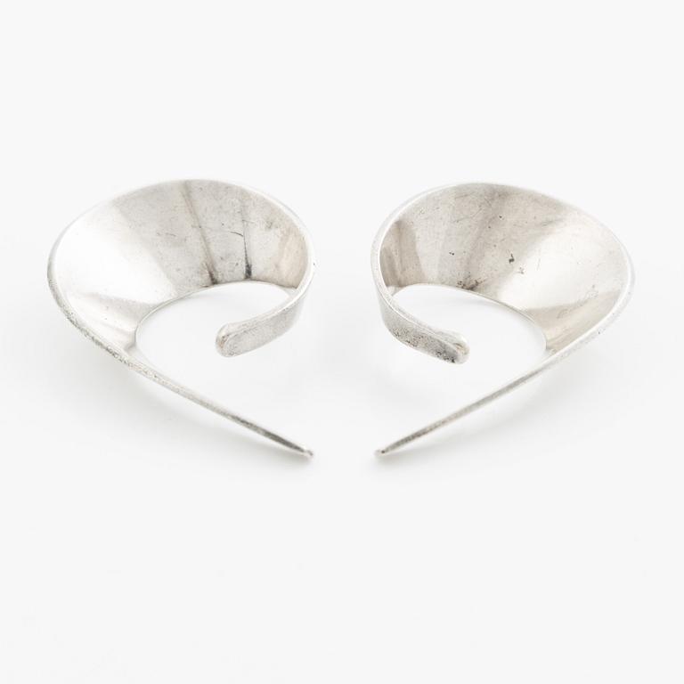 Tone Vigeland, earrings, a pair of "Sling" sterling silver, Norway.