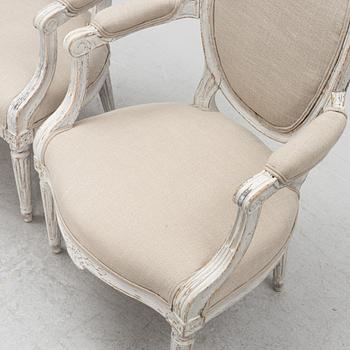 Karmstolar, ett par, gustaviansk stil, omkring år 1900.
