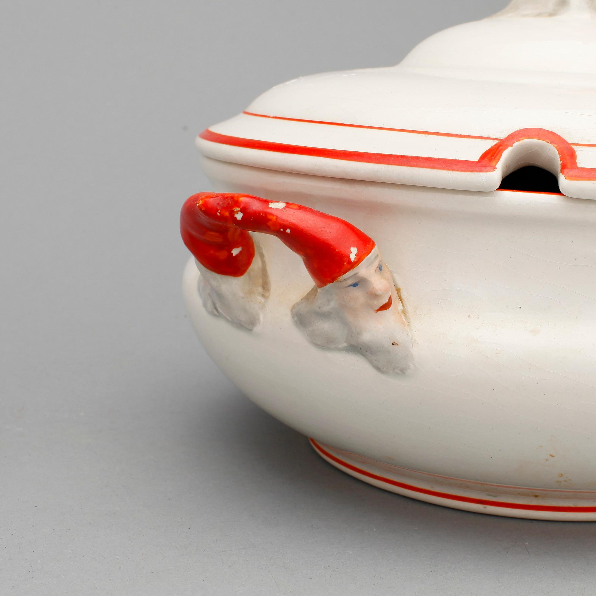 GRÖTSKÅL samt KANNA, porslin, Göteborg, 1900-talets första del.