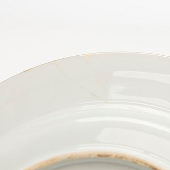 Fat, vapenporslin, Kina. Qing dynastin, Qianlong (1736-95).