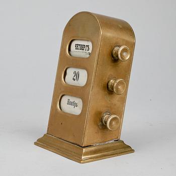 BORDSALMANACKA, mässing, Ryssland, 1900-talets början.