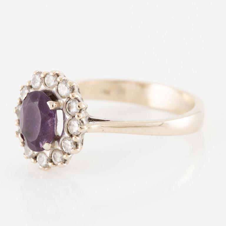 Ring, carmosé, 18K white gold with amethyst and brilliant-cut diamonds.