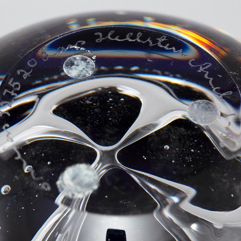 LARS HELLSTEN, an "ariel" glass vase, Orrefors 1986.