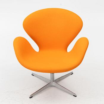 Arne Jacobsen, Fåtölj, "Svanen", Fritz Hansen, Danmark, 2000-tal.