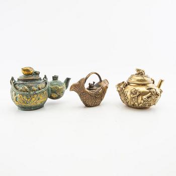 Teapots 3 pcs China/Japan 20th century bronze.