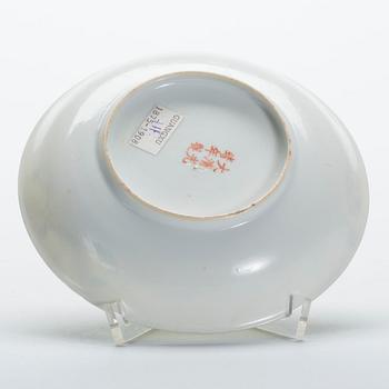 SKÅLFAT, porslin, Kina, Guangxu(1875-1908). Märkt undertill.