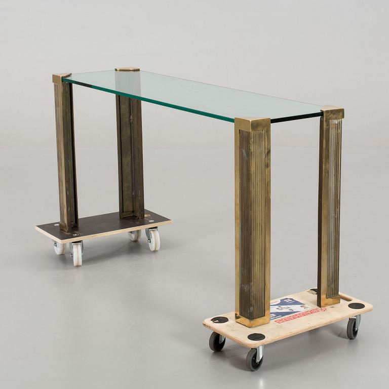 A PETER GHYCZY SIDE TABLE.