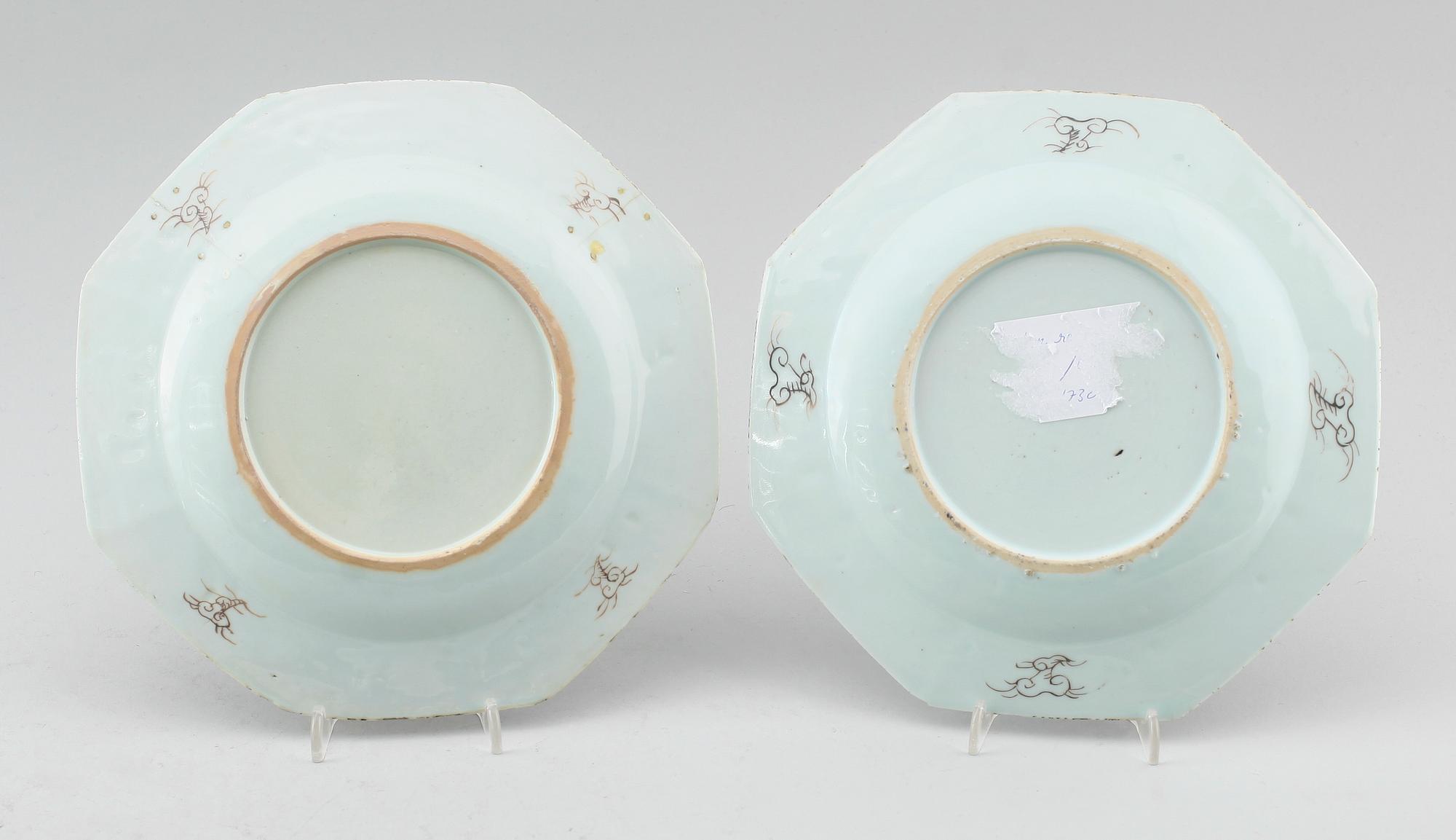 TALLRIKAR, 1 par, porslin, Kina, Qianlong 1736-1795.
