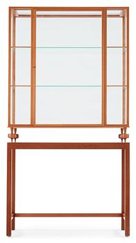 501. A Josef Frank mahogany showcase cabinet, Svenskt Tenn, model 2077.