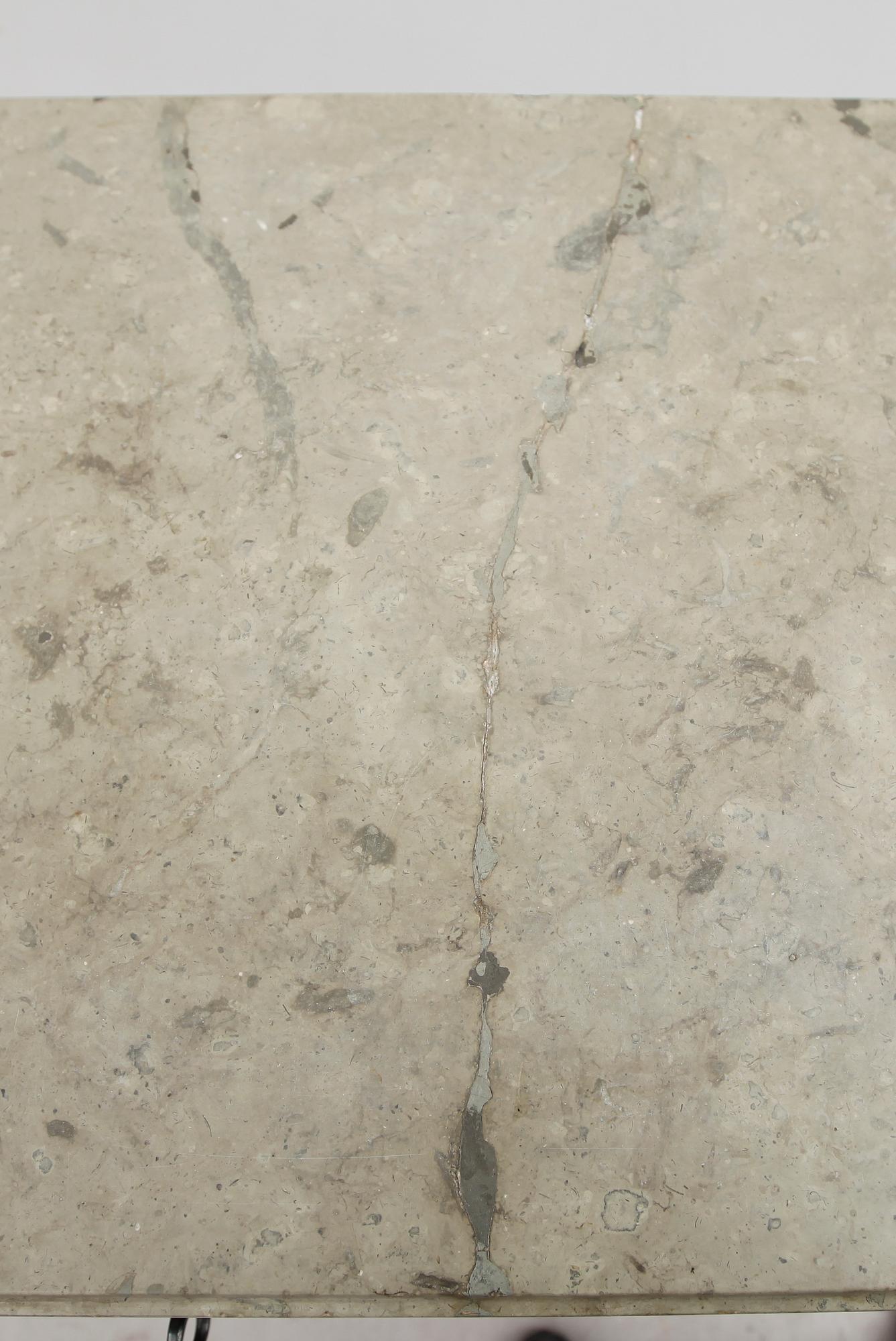 BYRÅ, sengustaviansk, omkring år 1800.