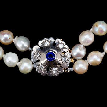 PÄRLCOLLIER, två-radigt, odlade pärlor med lås av 18 k guld, Mattinsons Ringfabrikation, Stockholm, 1963.