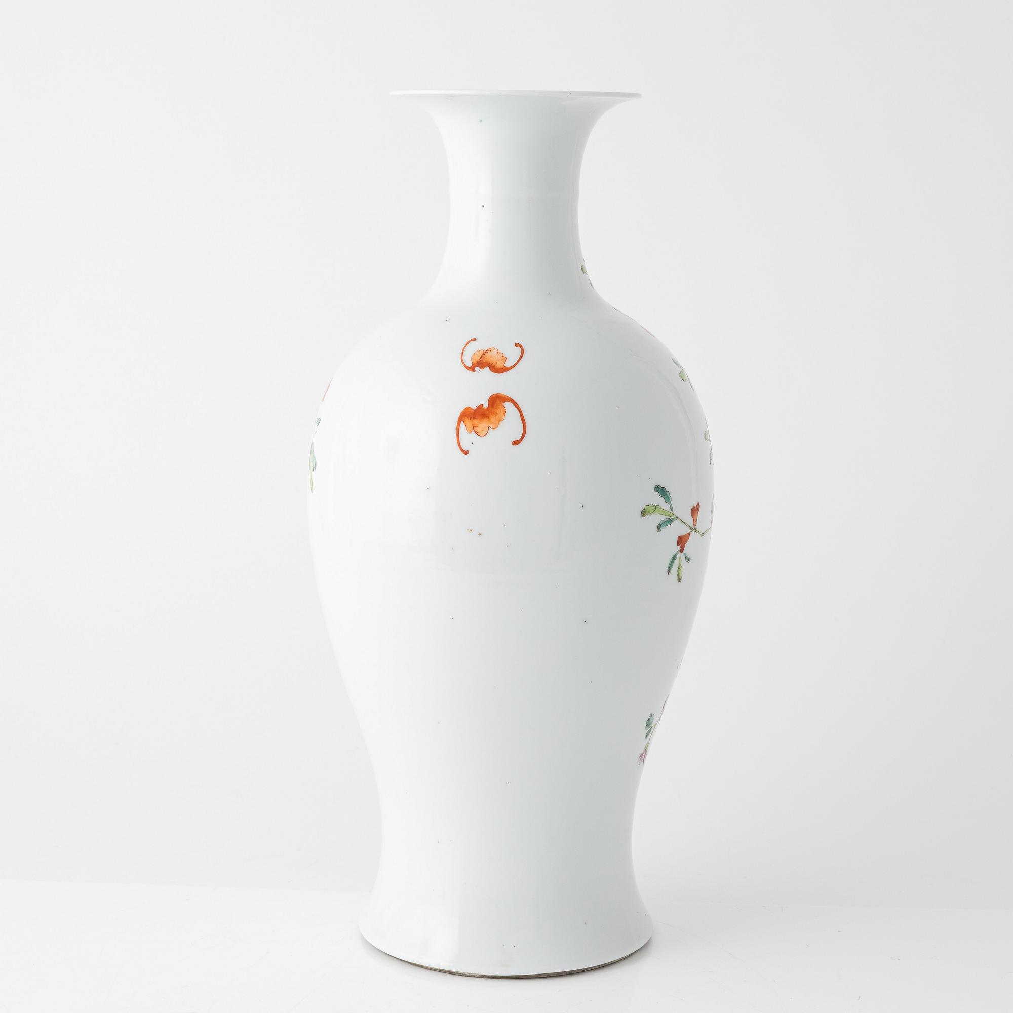 A Famille Rose porcelain vase, China, 20th century.