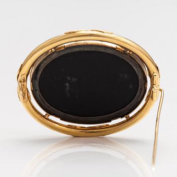 Roland/Otto Roland Mellin, An 18K gold pietra dura broosch. Helsinki 1863.