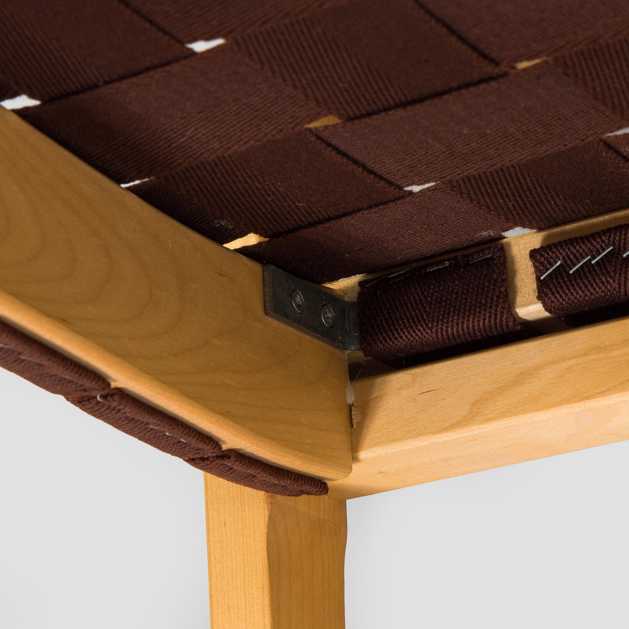 Alvar Aalto, Tuoleja, 8 kpl, malli 611, 1900-luvun loppu.