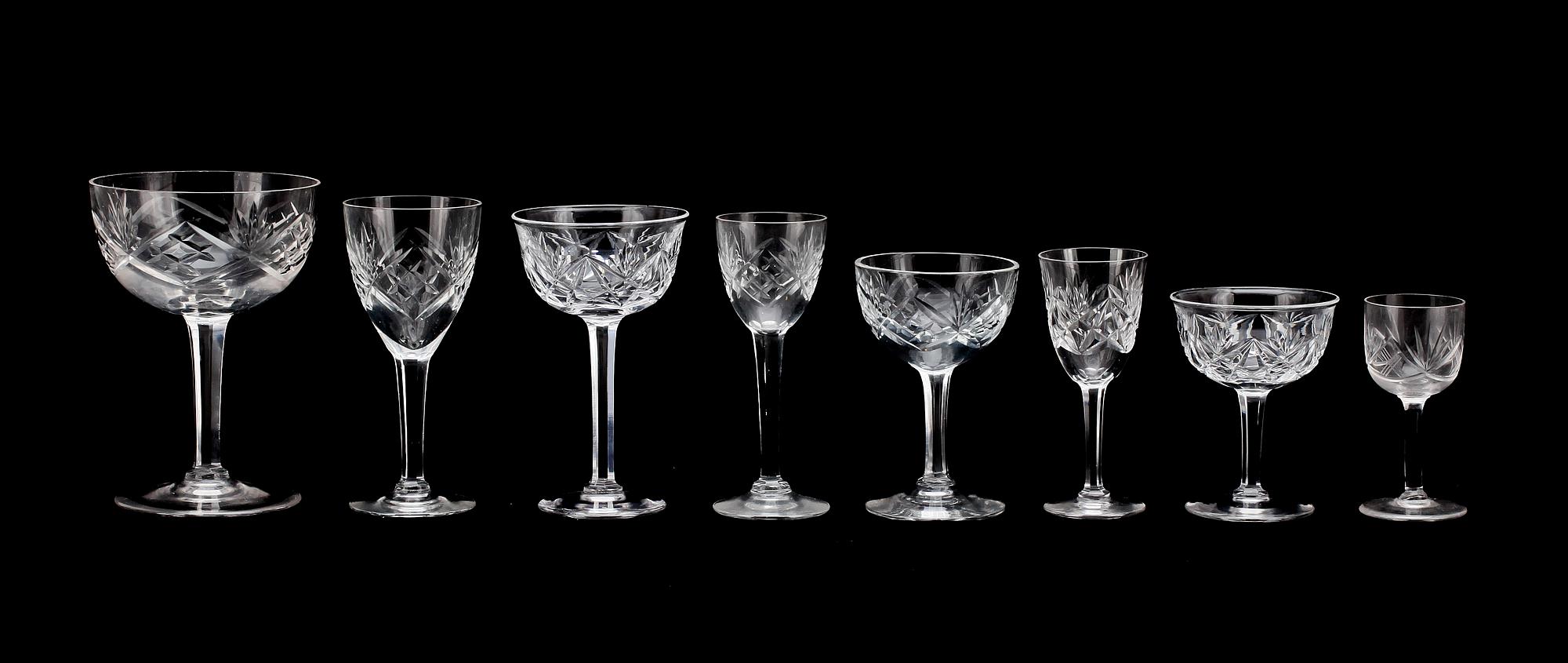 GLASSERVISDELAR, 80 delar, "Helga", Sverige 1900-talets första del.