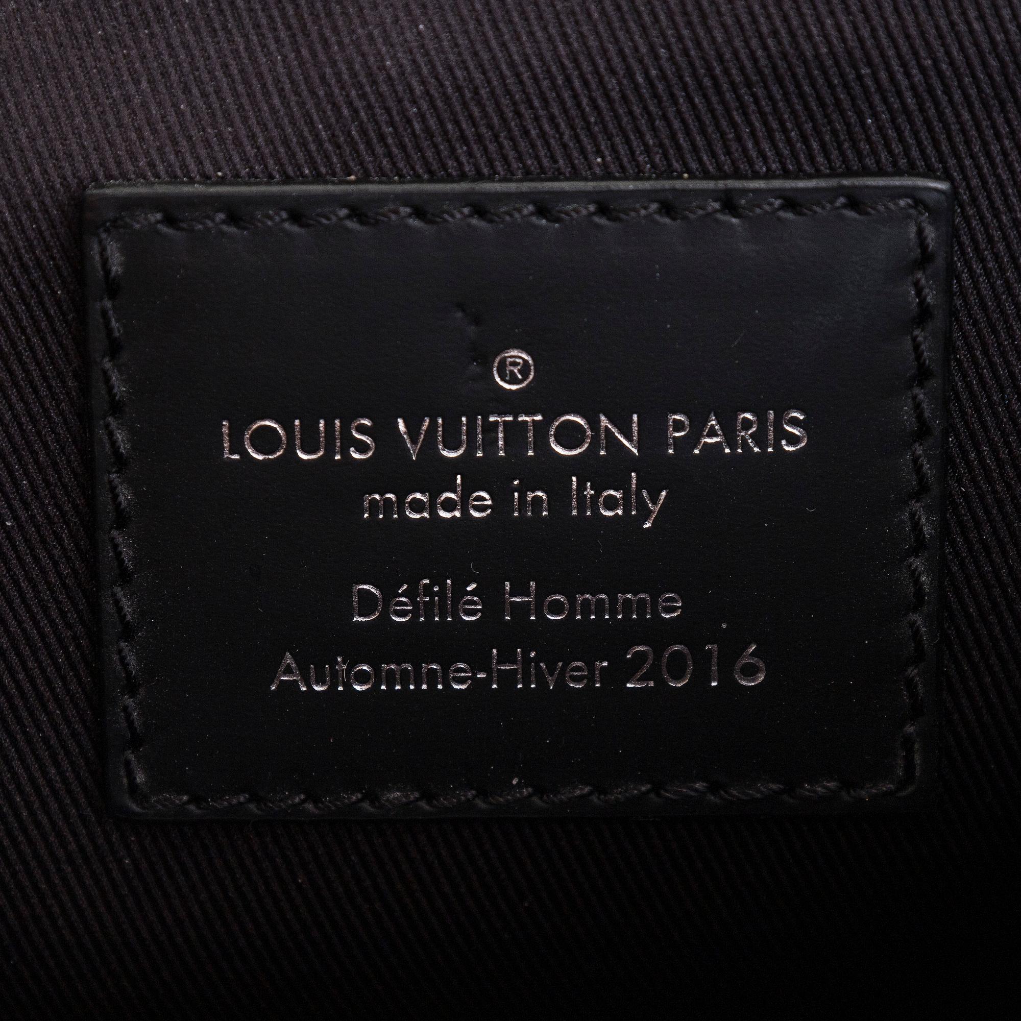 Louis Vuitton, väska, "Messenger Voyager PM".