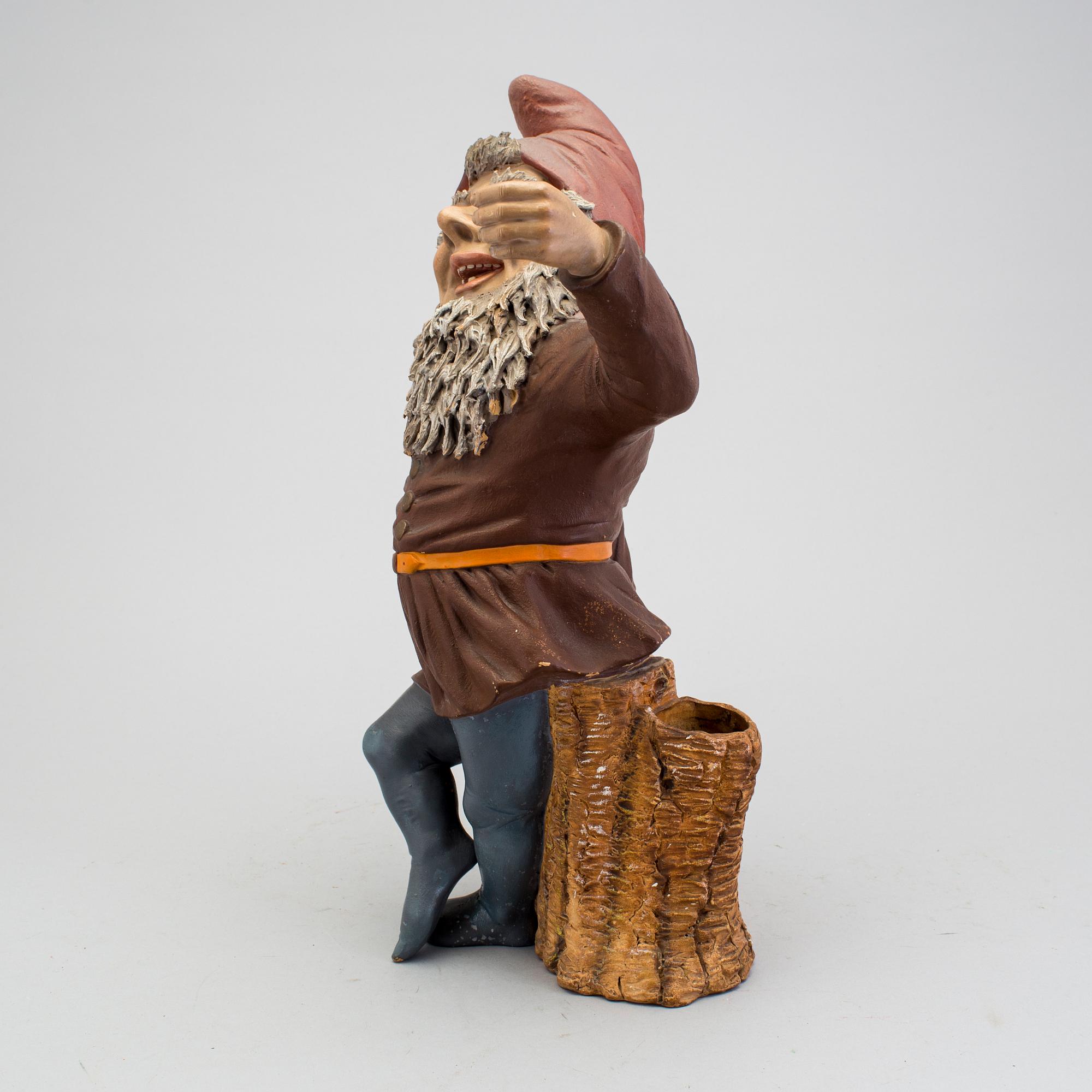FIGURIN, målad terrakotta, troligen Tyskland, 1900-talets första hälft.