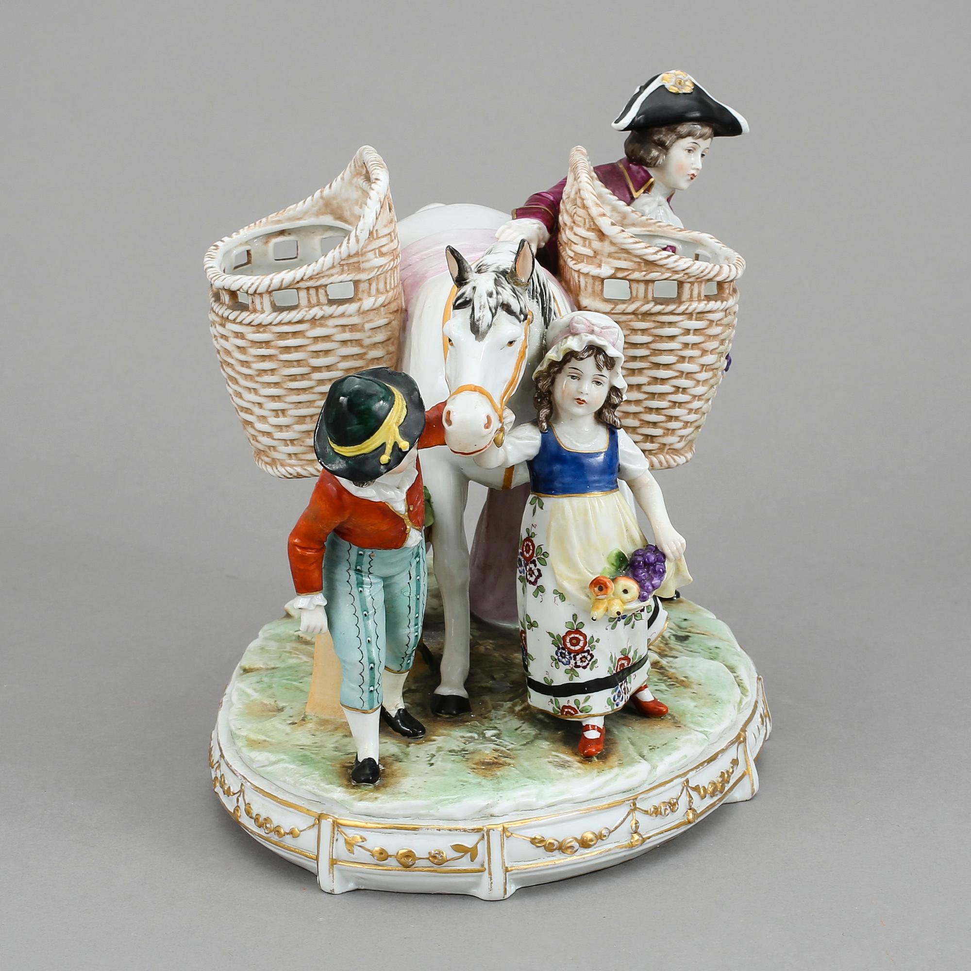 FIGURIN, porslin, Capodimonte, 1900-talets första hälft.
