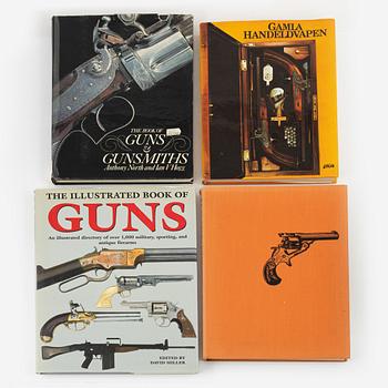 Vapenlitteratur, rörande framförallt skjutvapen, 26 volymer.