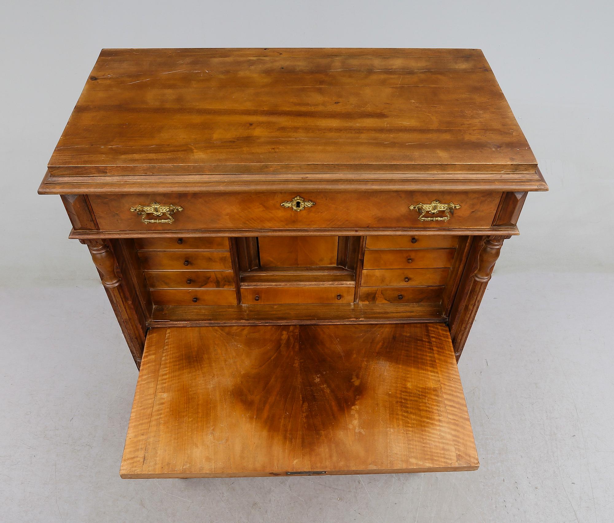 CHIFFONJÉ, 1800-talets andra hälft.