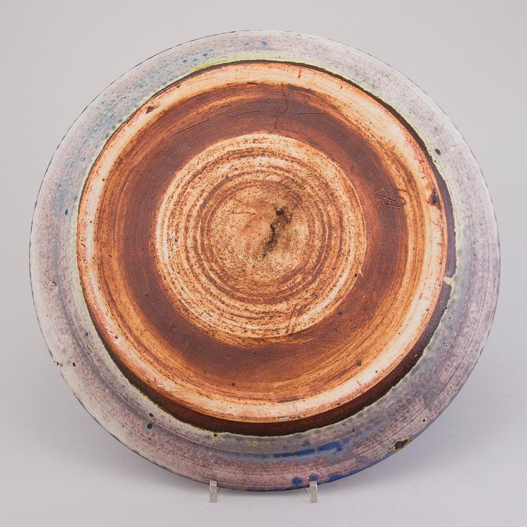 Kyllikki Salmenhaara, A stoneware dish signed KS Arabia.