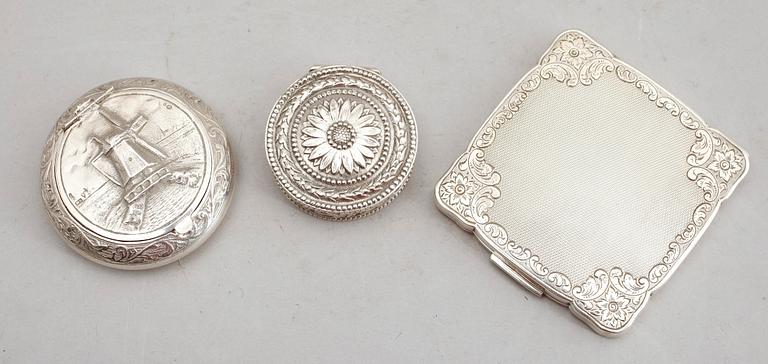 DOSOR, 3 st, silver, svenska importstämplar. Vikt ca 175 g.
