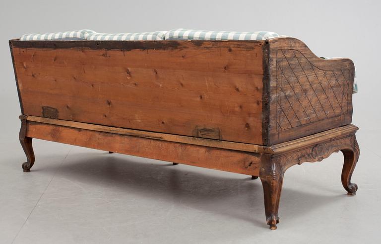 TRÅGSOFFA, rokokostil, 1800-talets mitt.