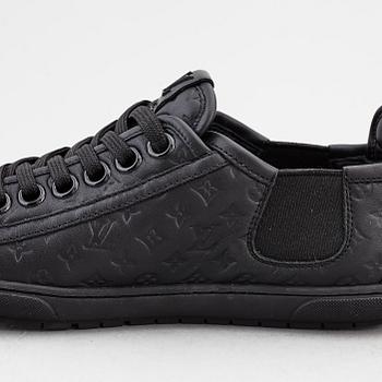 LOUIS VUITTON, a pair of sneakers, size 35,5.