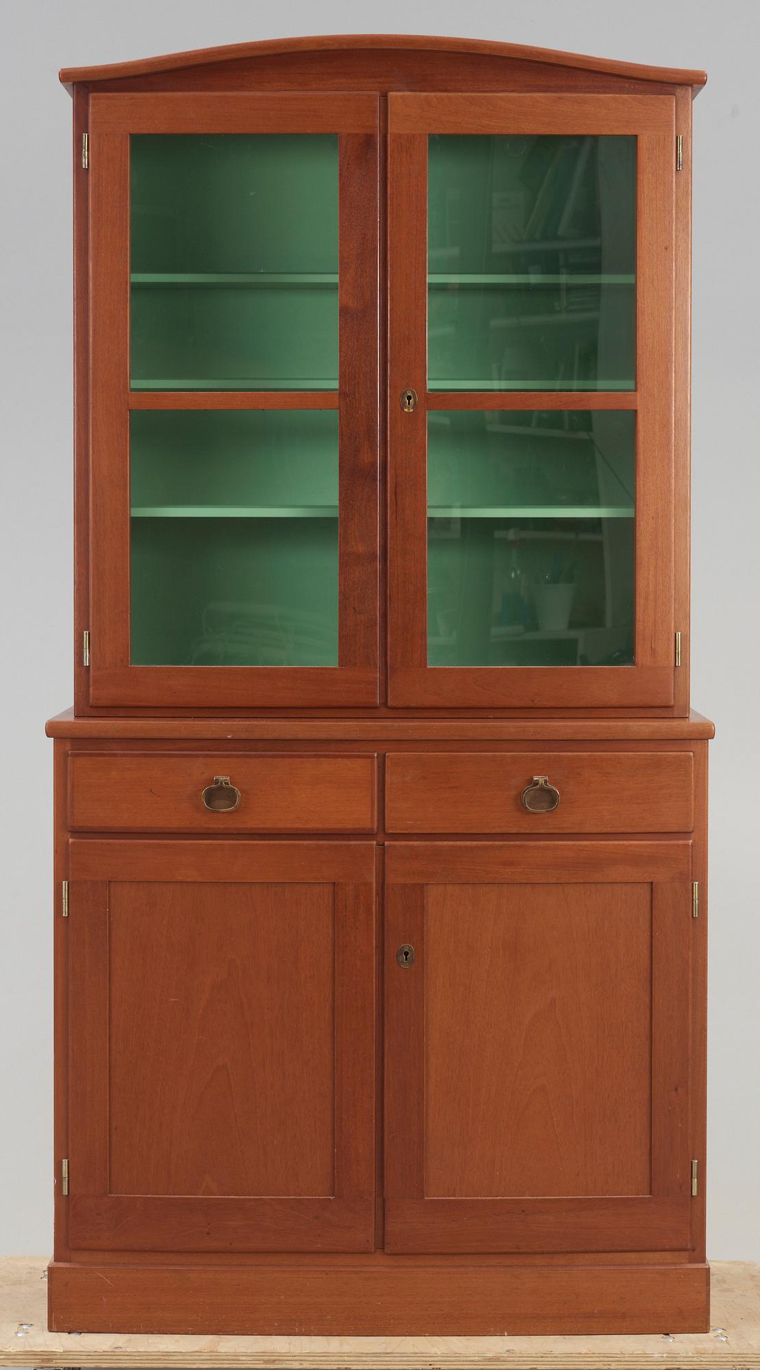 VITRINSKÅP, ur "Triva-serien", design Kerstin Hörlin Holmquist för Nordiska Kompaniet.