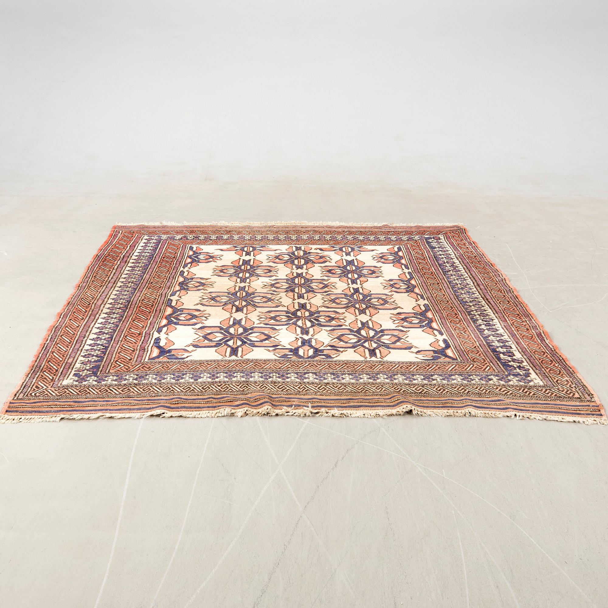 Carpet, Oriental semi-antique/antique, approx. 263x210 cm.