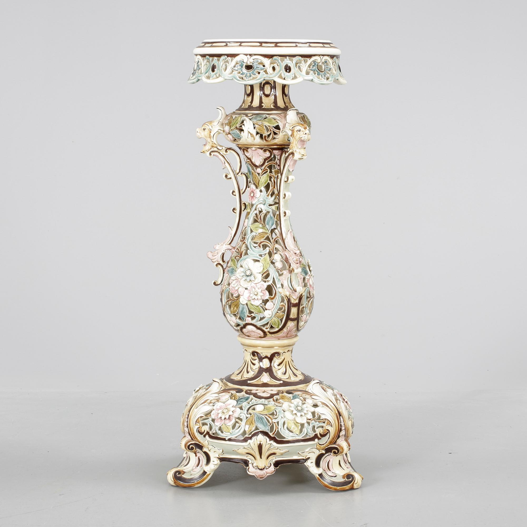 PIEDESTAL, porslin, 1900-talets första hälft.