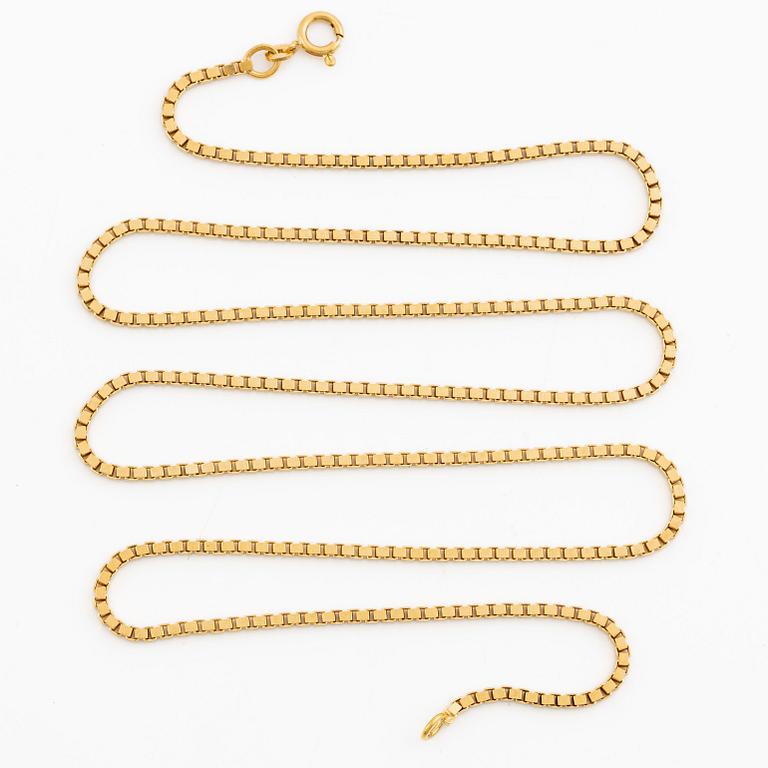 Chain 18K gold.
