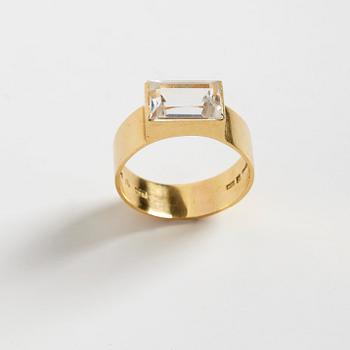 Wiwen Nilsson, A Wiwen Nilsson 18K gold ring with a facet cut rock crystal, Lund Sweden 1964.