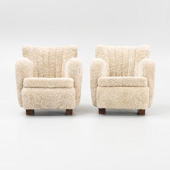 Kaj Gottlob, attributed to, a pair of easy chairs, A.J. Iversen, Denmark, 1930's/40's.