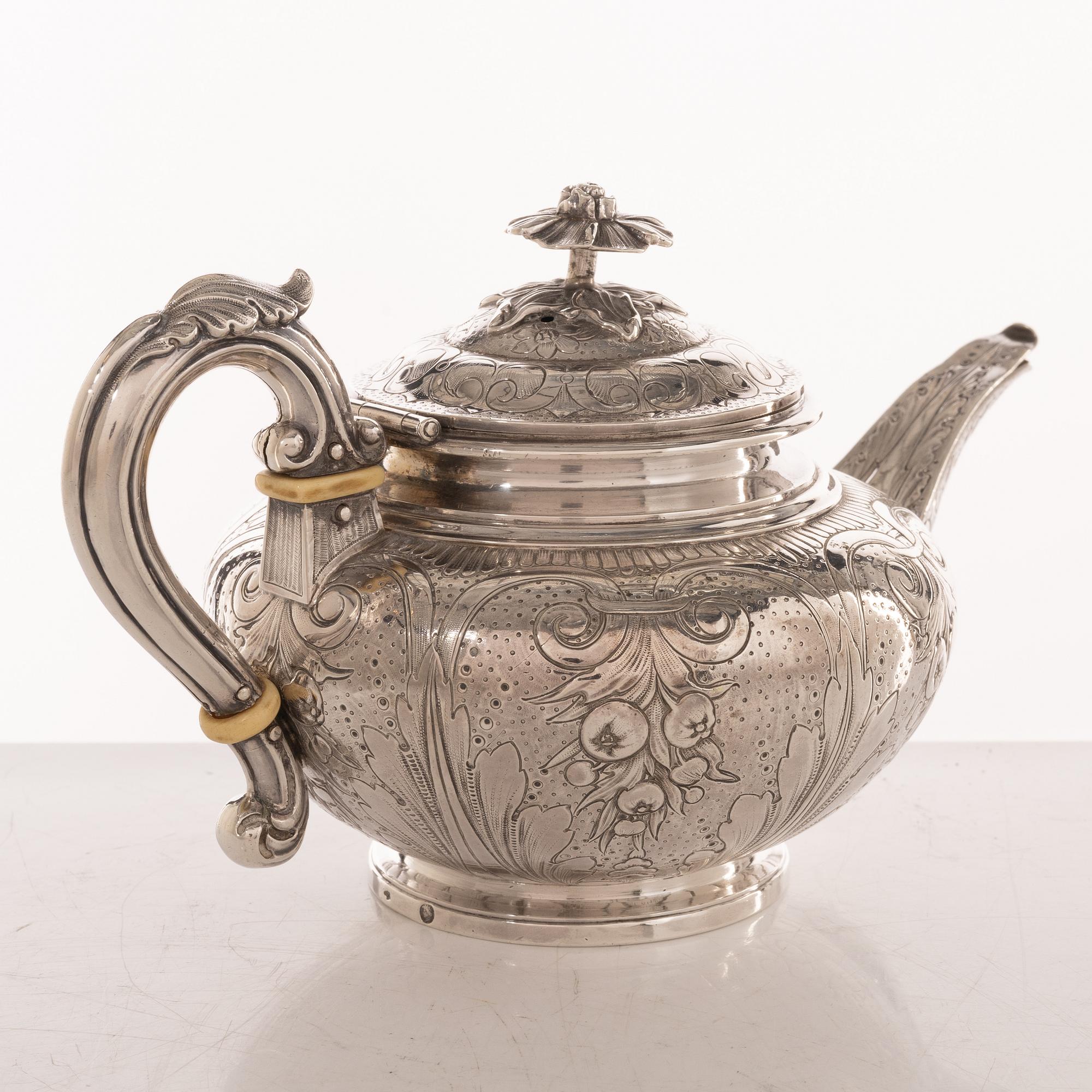 Tekanna, silver, Frankrike, 1819-38.