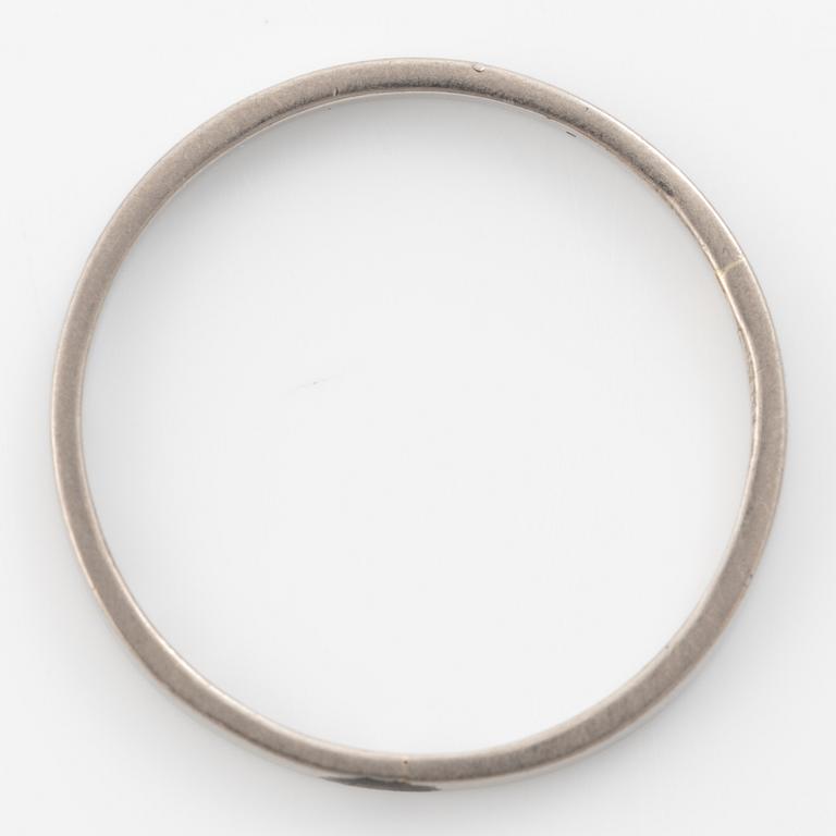 Ring, plain 18K white gold.