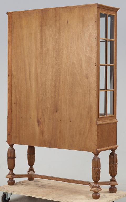 VITRINSKÅP, Barockstil, 1900-talets första hälft.