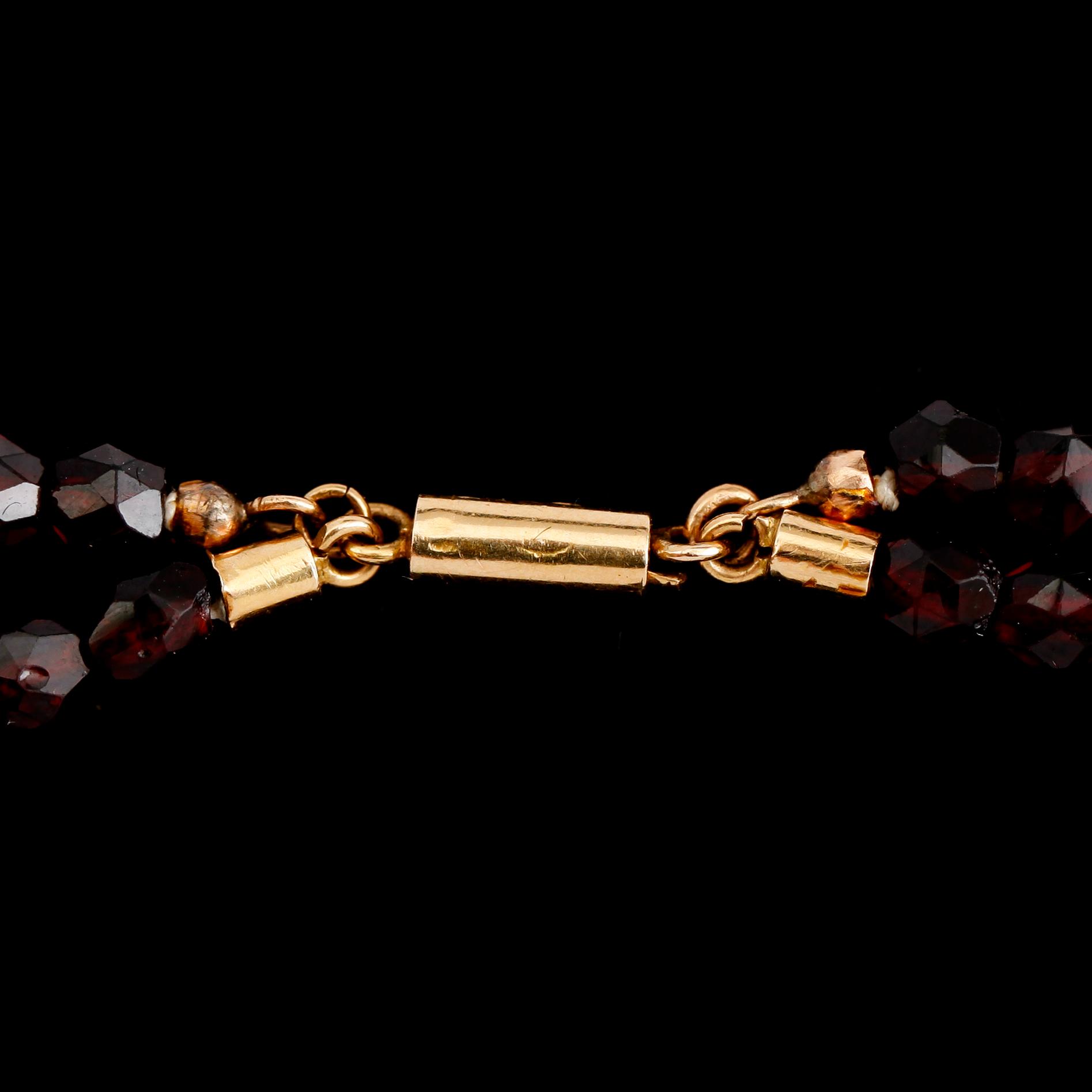 COLLIER, granater, lås 18 k guld, 1900-talets mitt.