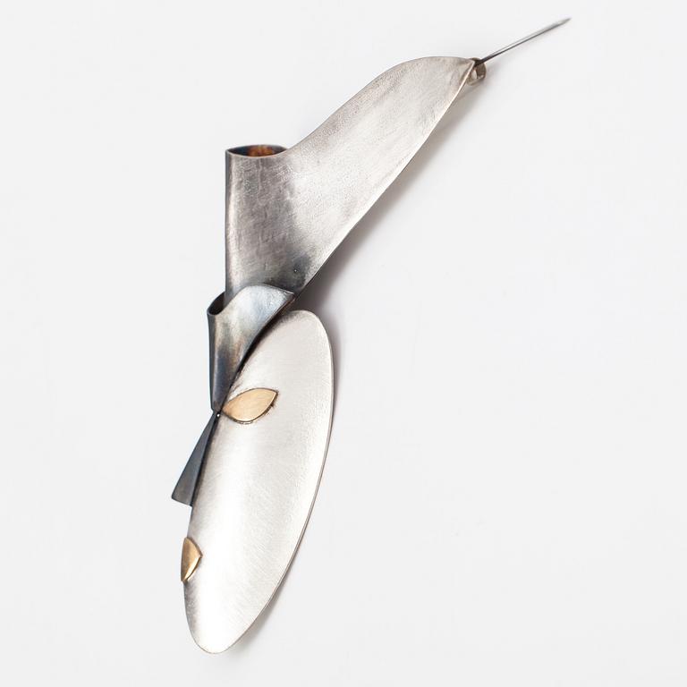 Paula Häiväoja, A sterling silver and gold brooch  "Tahto ja Tunne". Pentti Roos/Studio Paula, Helsinki 1990s.