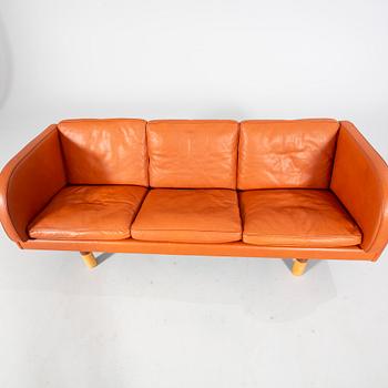 A "EJ20" sofa and armchair by Jørgen Gammelgaard for Erik Jørgensen from the late 20th century.