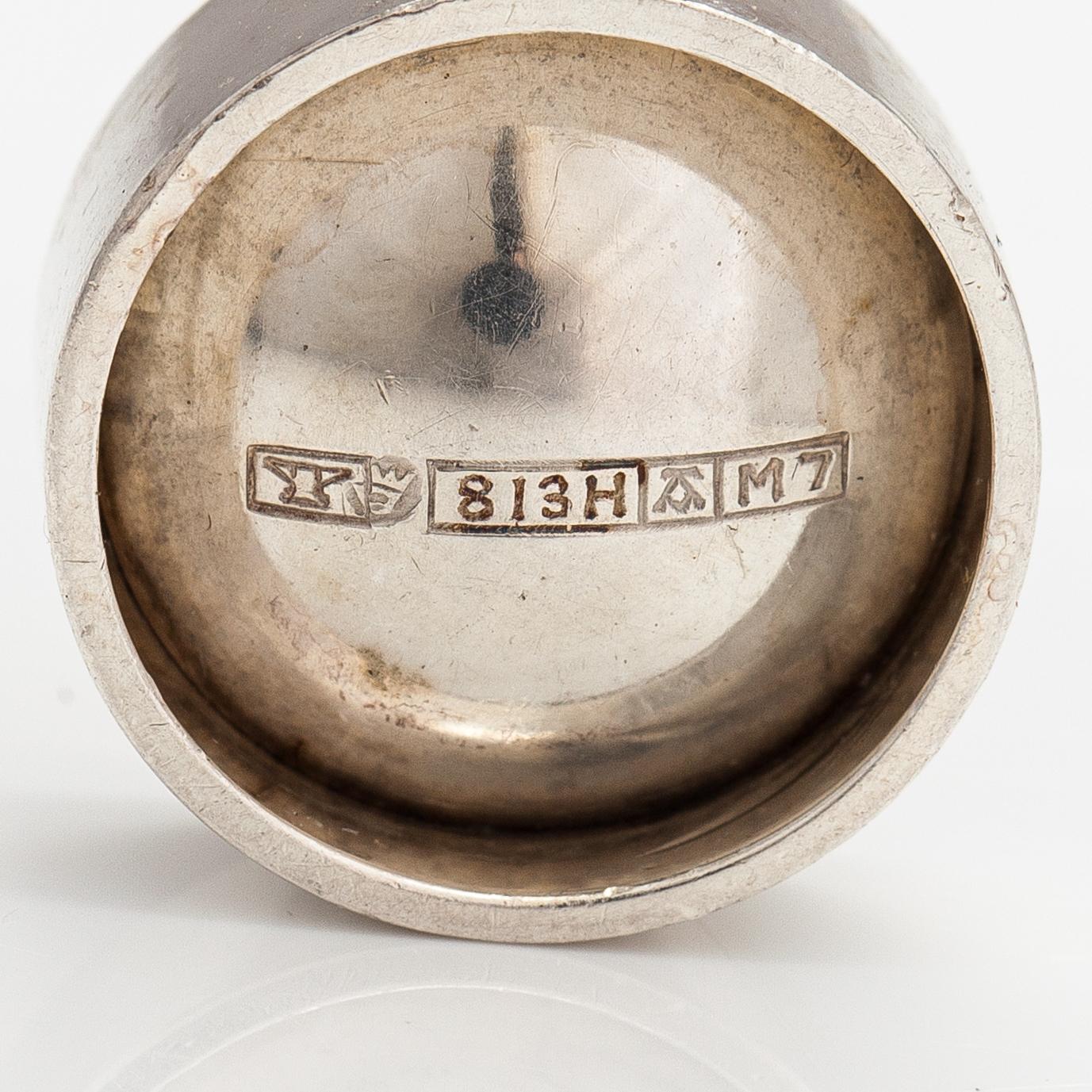 Elis Kauppi, Kaulakoru, sterlinghopeaa ja kultaa. Kupittaan kulta, Turku 1965.