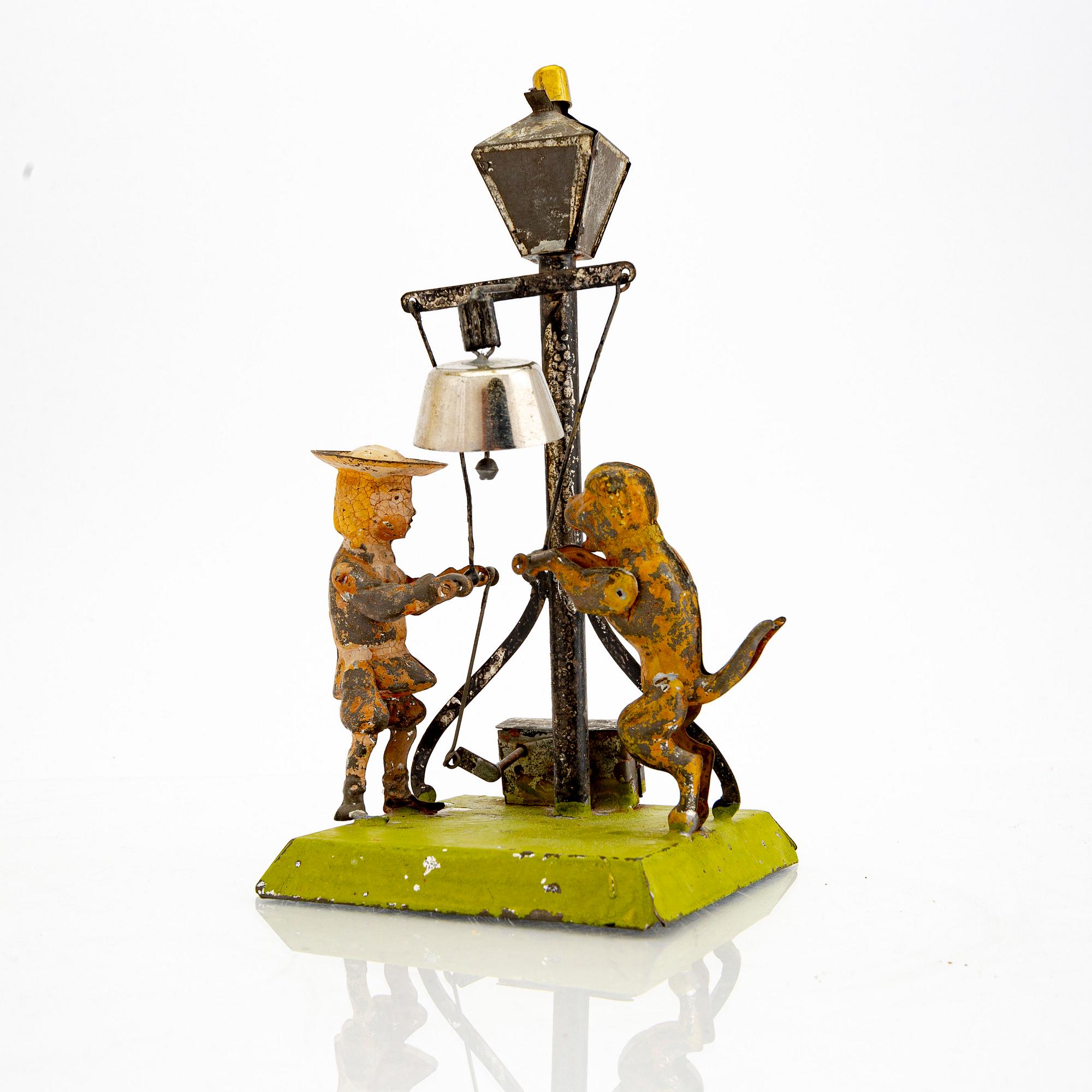 An early 1900s tin toy probably Germany.