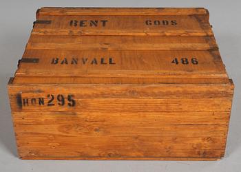 FÖRVARINGSLÅDA, Sverige, omkring 1900-talets mitt.