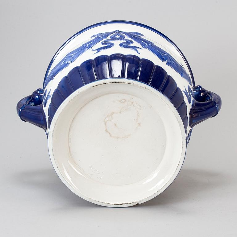 A creamware flowerpot, Göteborgs porslinsfabrik, 1910-20s.