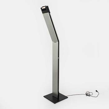 Lattiavalaisin, "Pan Floor Lamp", malli P7121, Zumtobel.