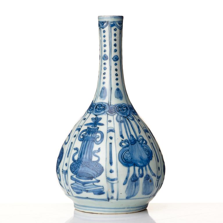 A blue and white vase, Ming dynasty, Wanli (1572-1612).