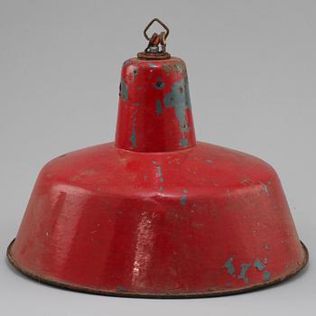 TAKLAMPOR, 2 st, 1900-talets första hälft. Höjd ca 25 cm.
